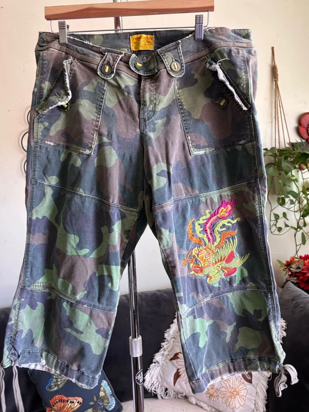 Dragon Embroidered Camo Military Workwear Cropped 9” MidRise Pants 40” Waistband - Picture 1 of 17
